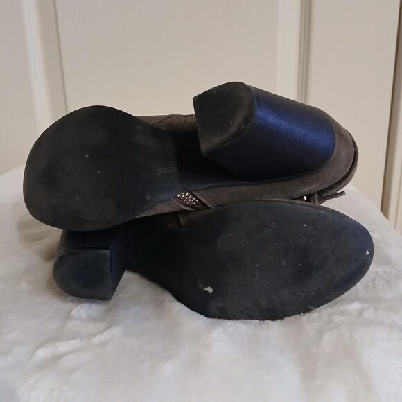 Guess Gather green suede ankle bootie with chunky black block heel size 7 - Picture 7 of 7